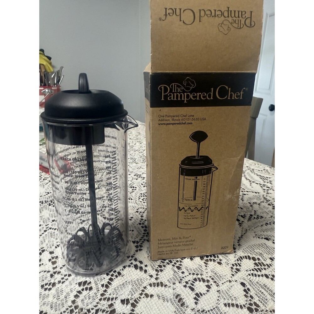Pampered Chef Measure Mix & Pour #2321 Salad Dressing Mixer NEW In Box USA
